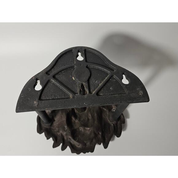 Cast Iron Lion's Head Hose Mounted Reel - Picture 3 of 3